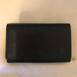 *SOLD*Auth  black LV epi coin, card wallet